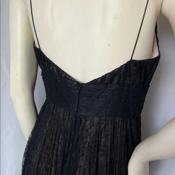 Carmen Marc Valvo black lace and silk cocktail dress -  threedaughtersproperties.com